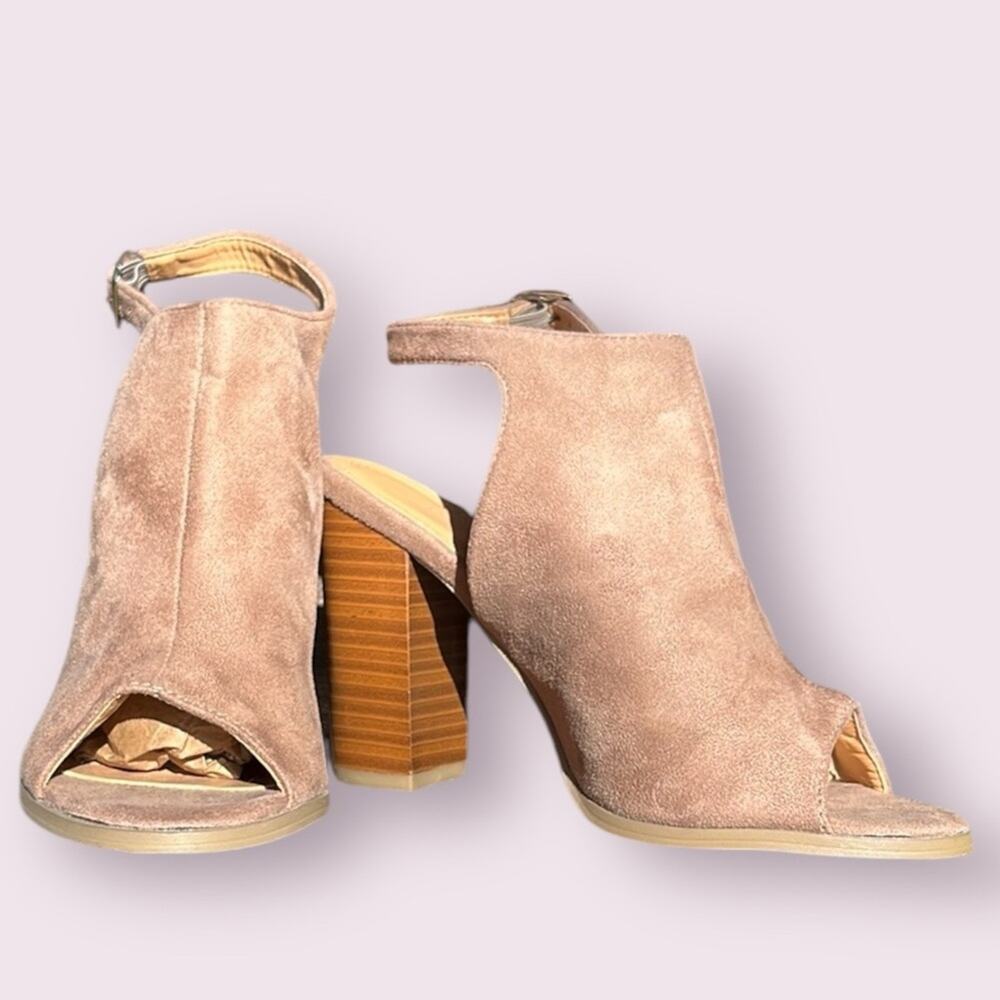 Betani Jillian Tan Faux Suede Peep-Toe Sling back Stacked Block Heel Mules s.7